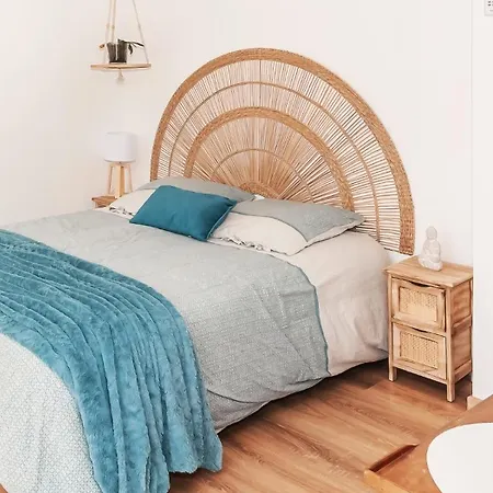 홈스테이 Chambre Chalet De Thau